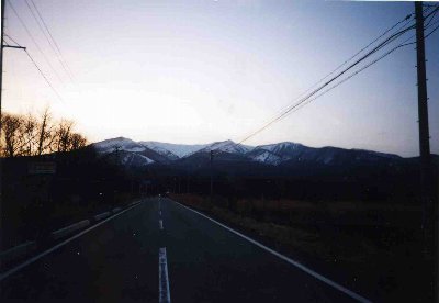 白石への途中、南蔵王連峰を振り返る。左から不忘山、南屏風岳、屏風山、後烏帽子岳。