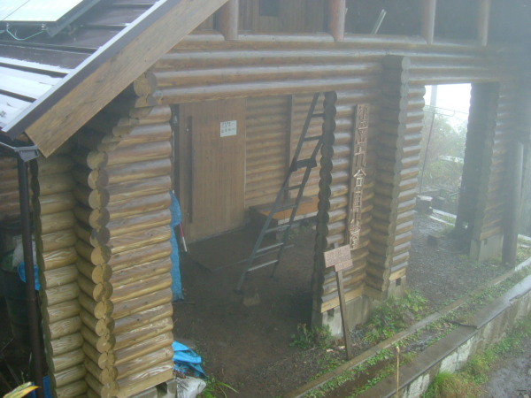 祖母山九合目小屋。