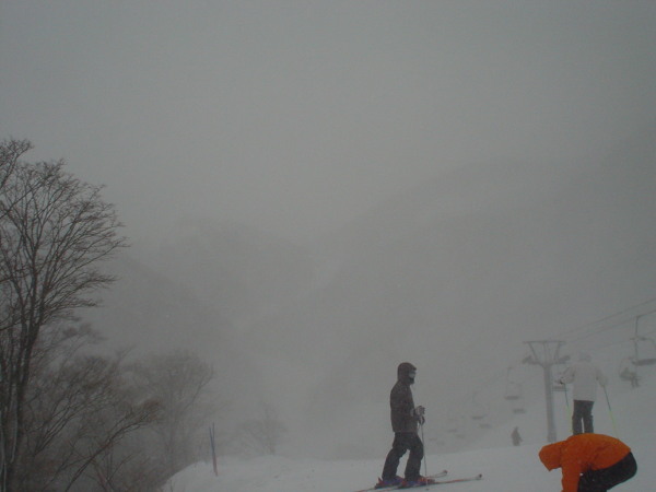 次々とリフトが止まっていきました。