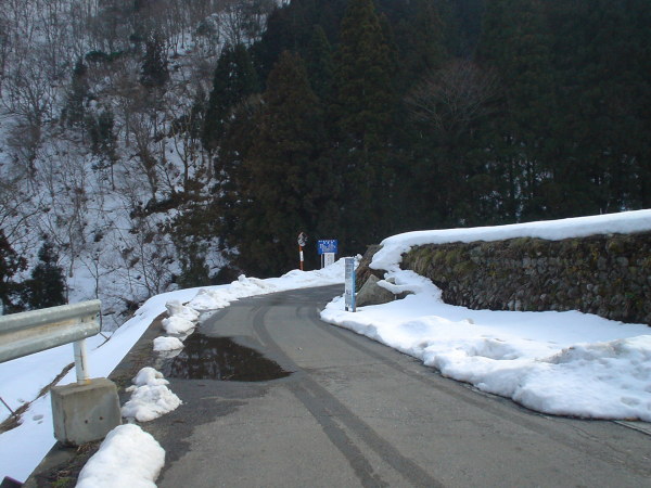 鳥越林道入口は除雪されていた。