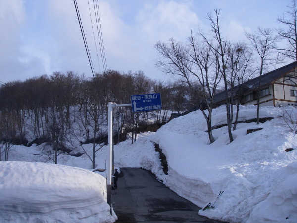 林道妙高小谷線の分岐点。