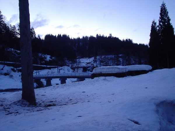 夜明け前の上在所。