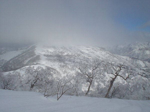 薙刀山はガスの中。