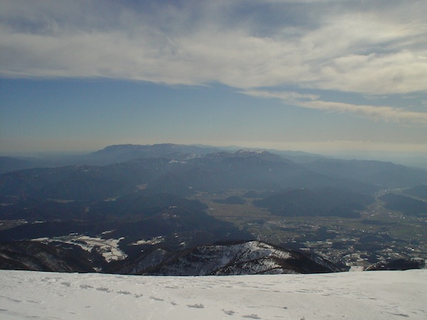 伊吹山山頂より、霊前山、御池岳方面。