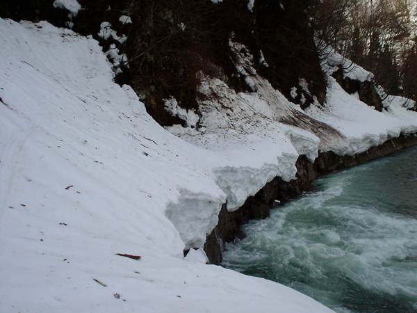 初河谷出合手前のトラバース。
