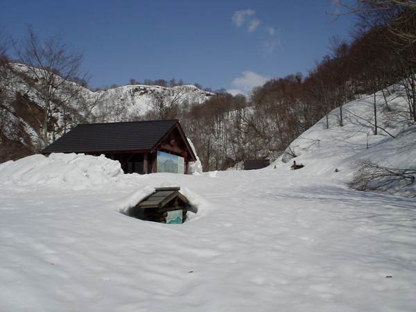 石徹白登山口。