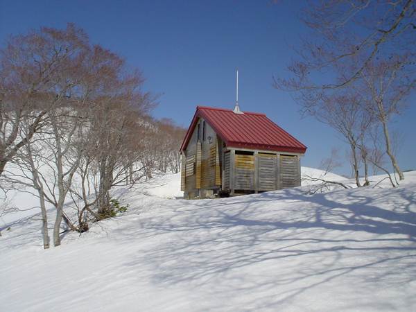 神鳩ノ宮避難小屋。