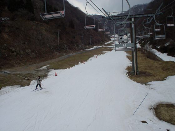 しゃくなげゲレンデはぎりぎり。