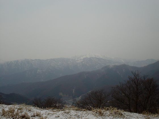 金糞岳の雪も随分減った。