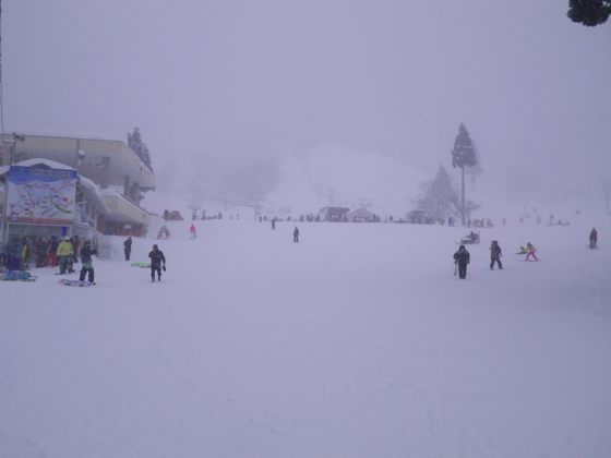 年末から続く大雪でゲレンデにはたくさんの雪がありました。