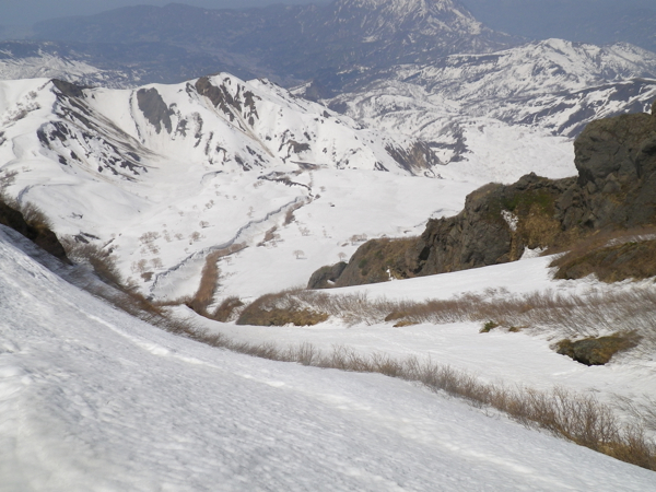 北面溶岩台地の全容。