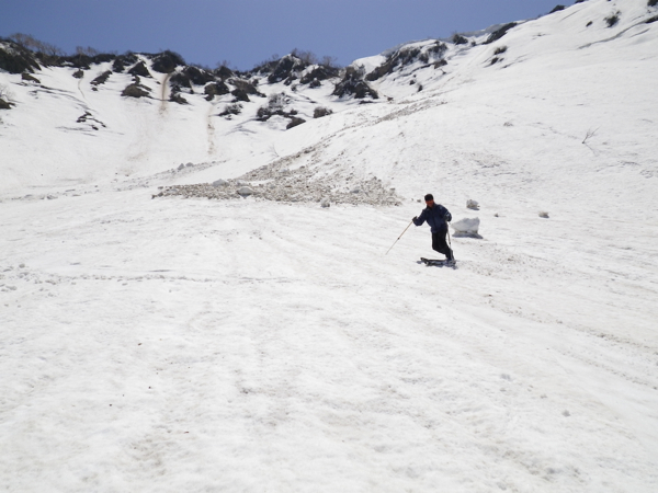 昼闇谷上部を滑る。
