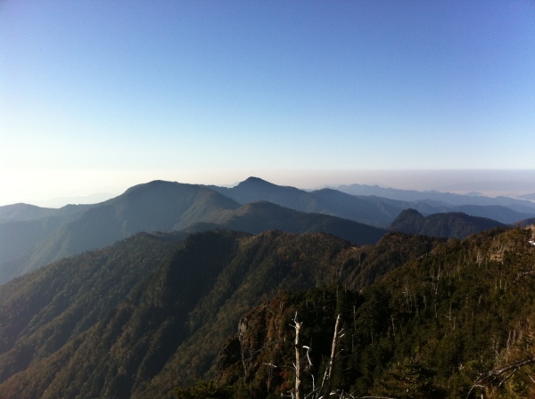 八経ヶ岳から奥駈道南部方面。