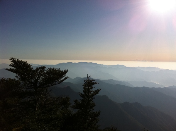 八経ヶ岳から大台ケ原方面。