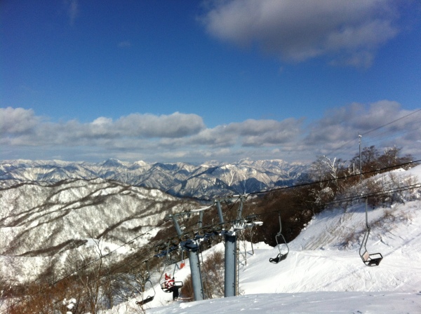 冠山、能郷白山方面。