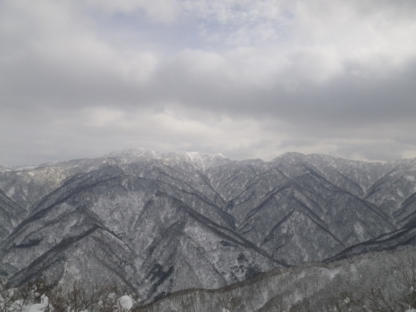 手倉山より三周ヶ岳方面。