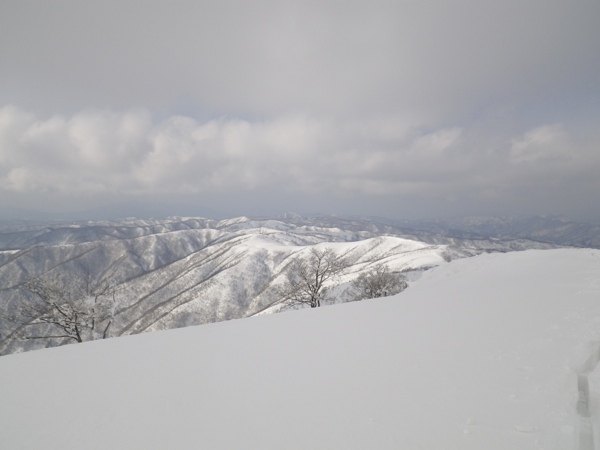 栃ノ木峠方面。
