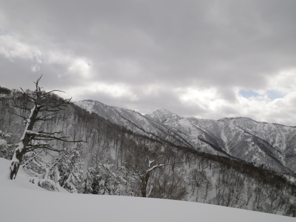 912mPから三周ヶ岳方面。