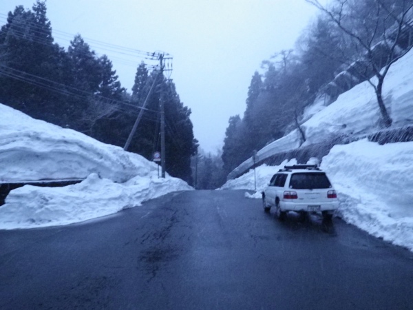 広野ダム管理事務所前。